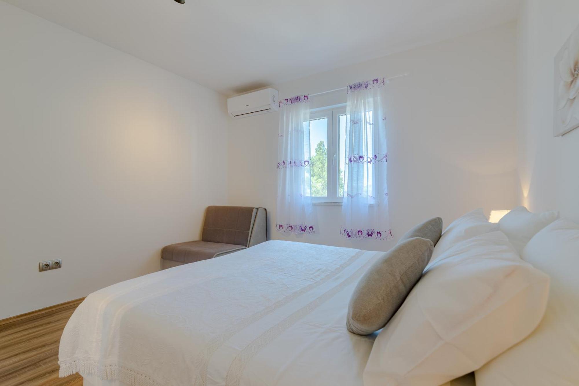 Apartments With A Parking Space Ivan Dolac, Hvar - 15784 Номер фото