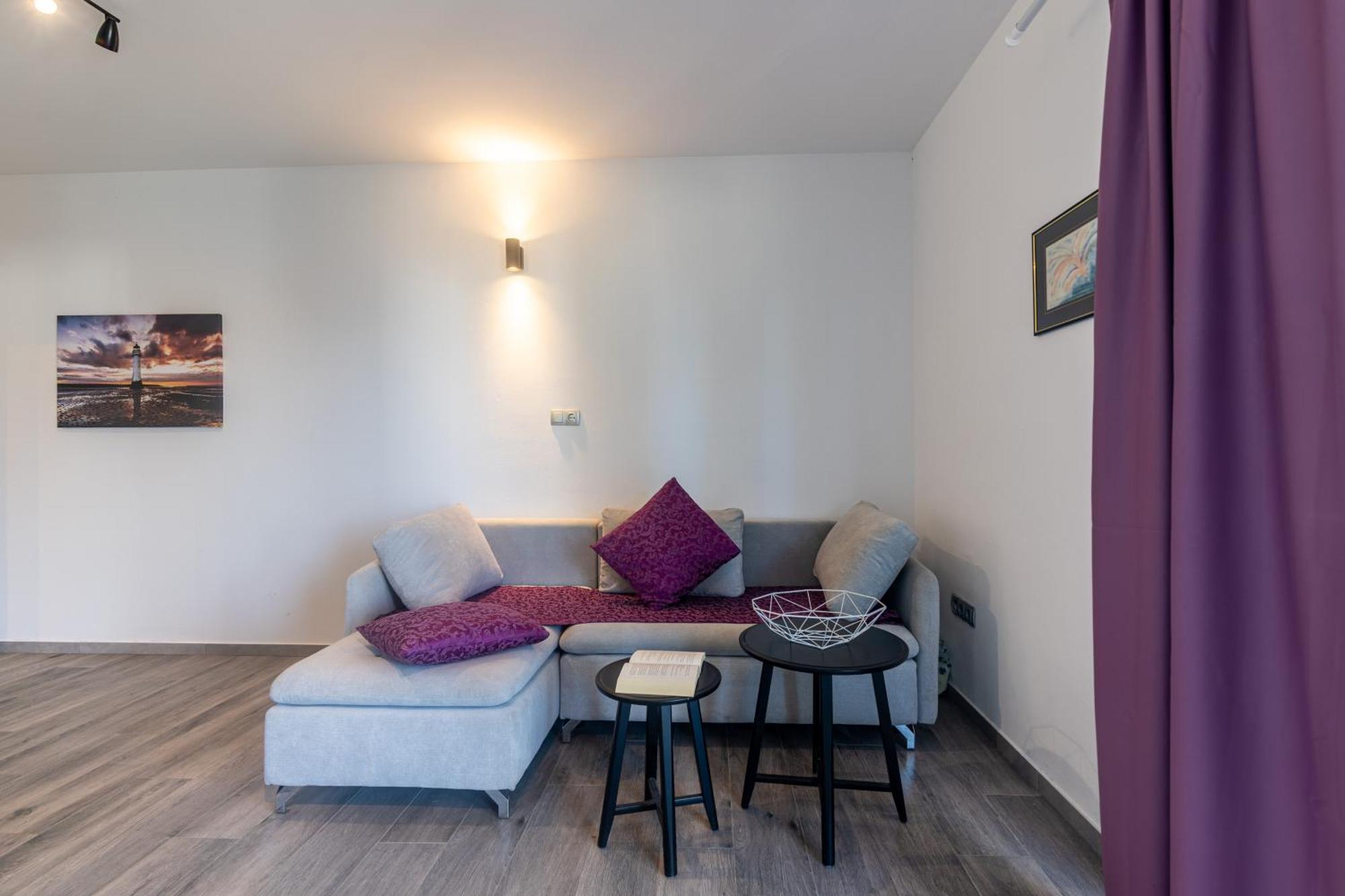 Apartments With A Parking Space Ivan Dolac, Hvar - 15784 Номер фото